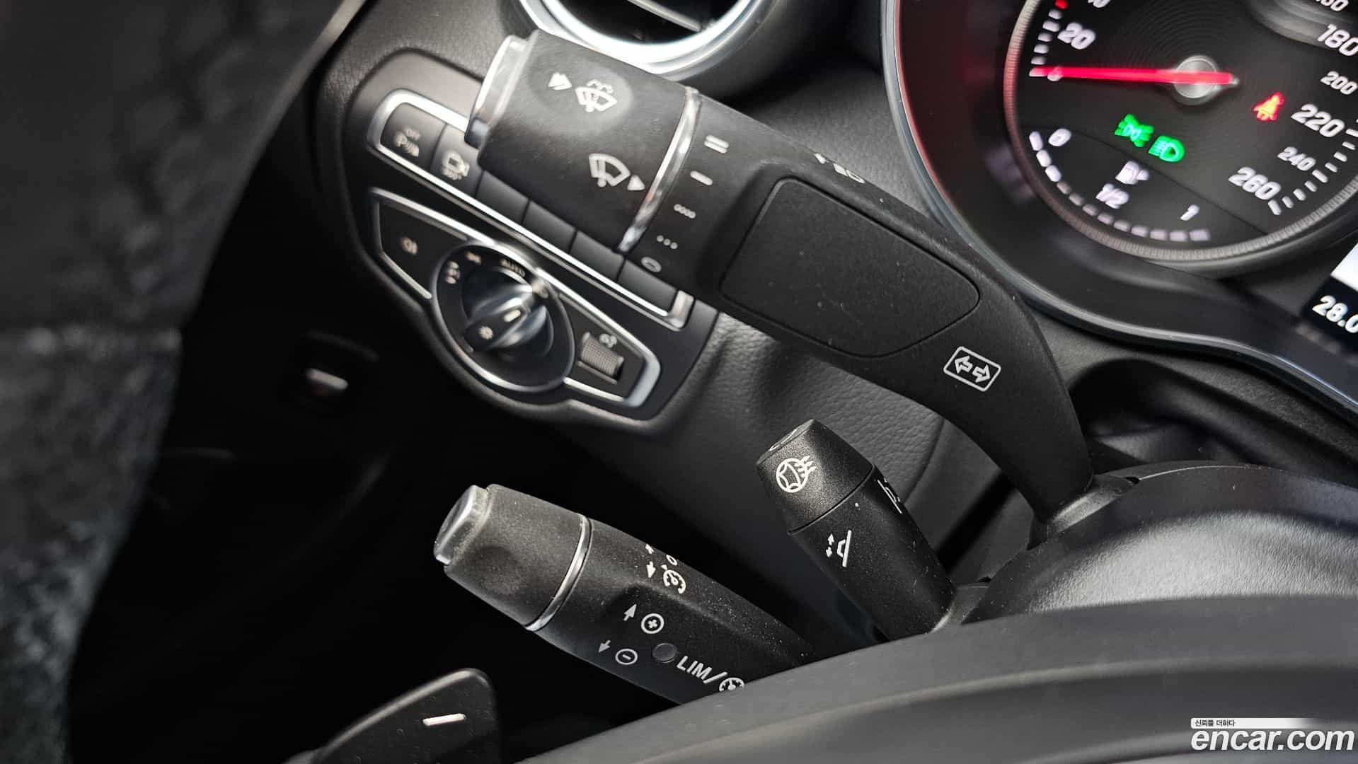 GLC-Class Mercedes-Benz 2017.5-OPTION-022