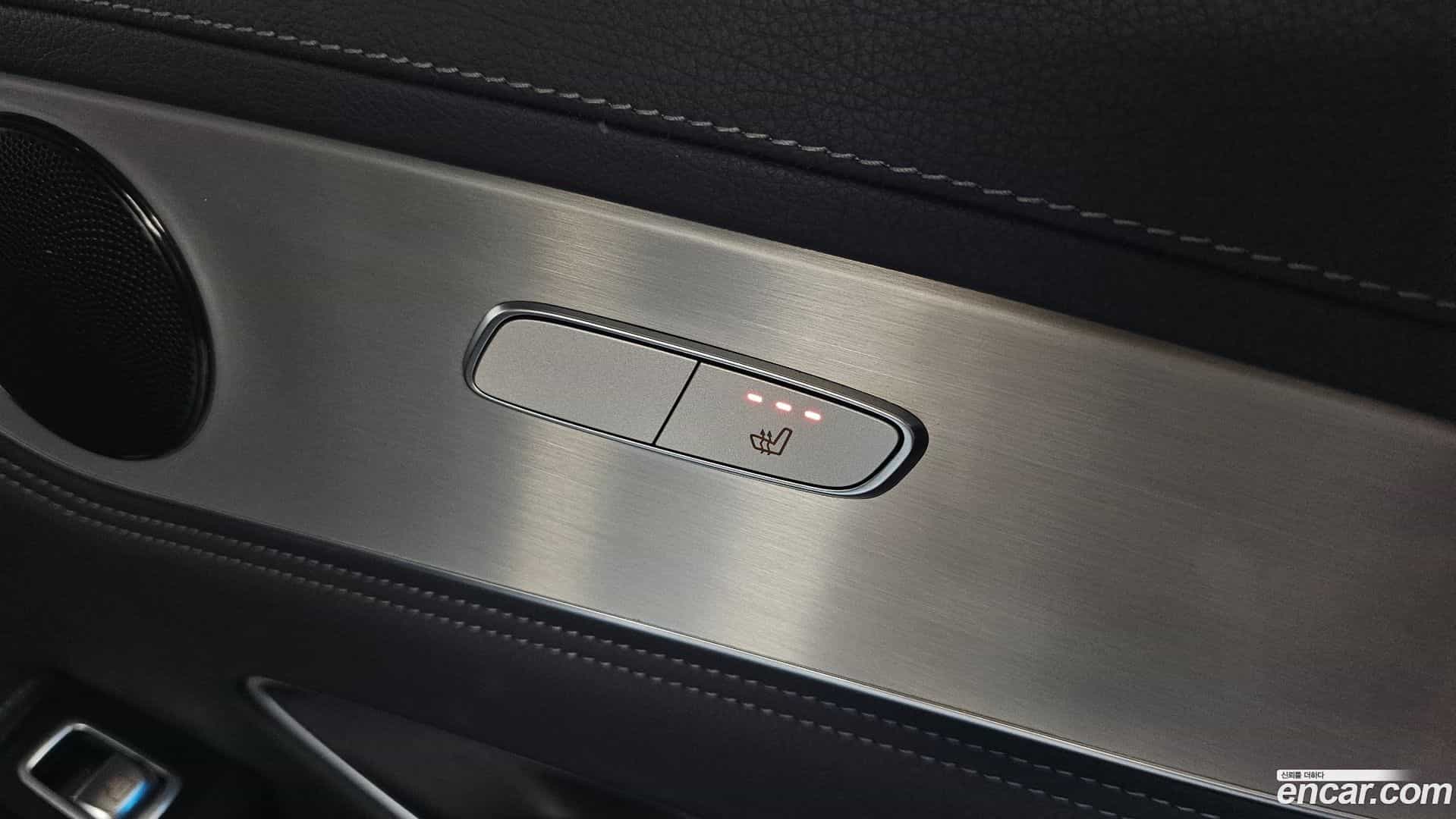 GLC-Class Mercedes-Benz 2017.5-OPTION-023