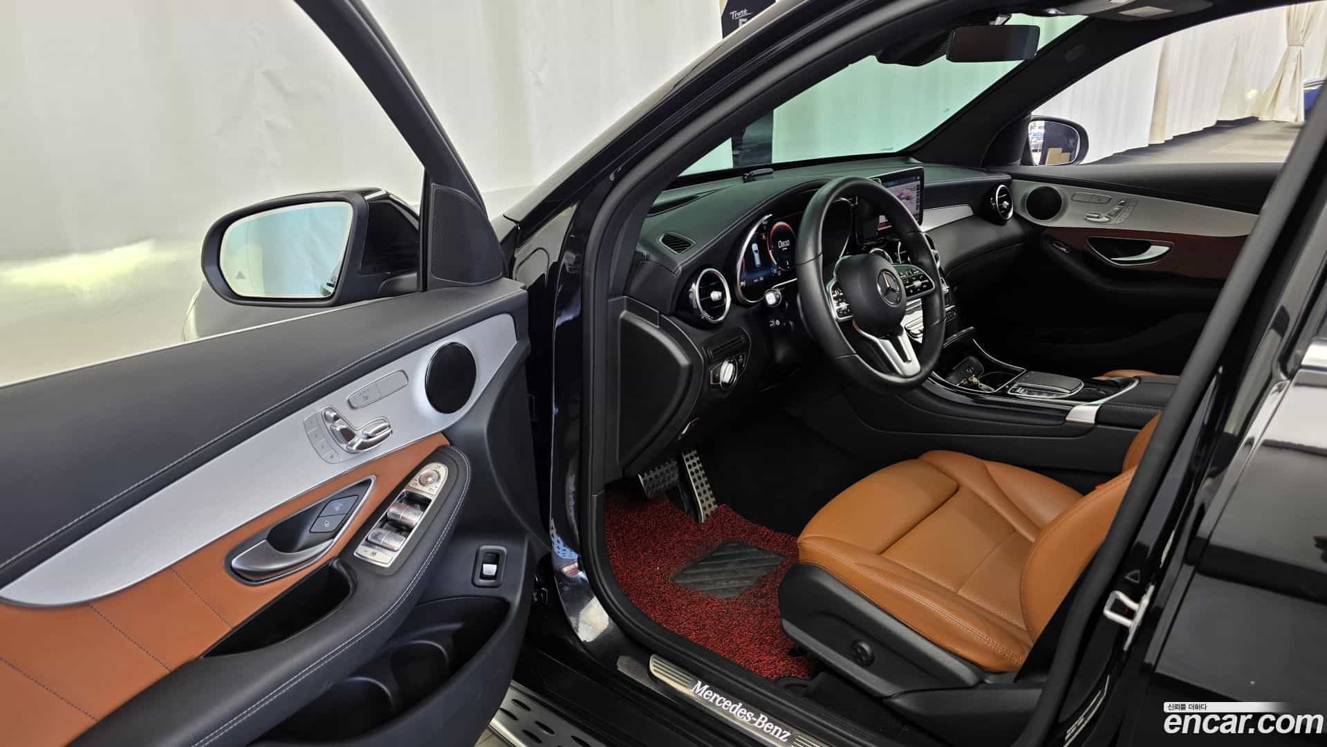 GLC-Class Mercedes-Benz 2021.3-INNER-010
