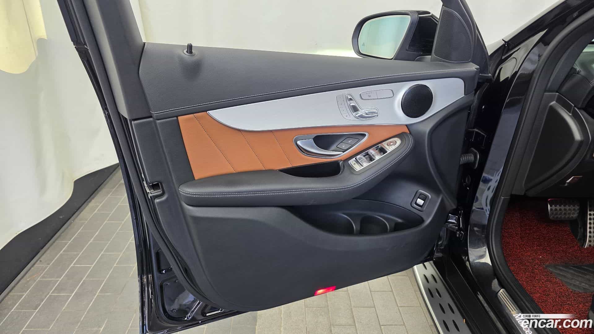 GLC-Class Mercedes-Benz 2021.3-INNER-034