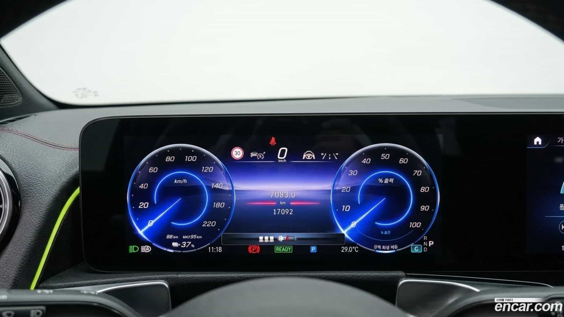 EQB Mercedes-Benz 2025.7-INNER-008