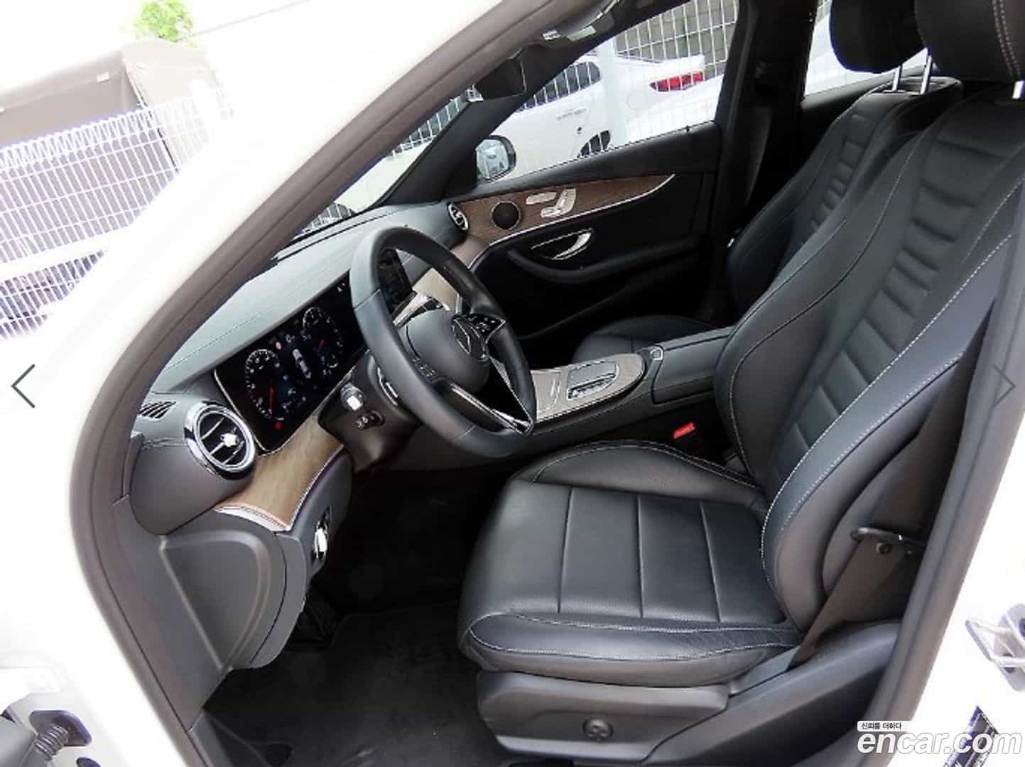 E-Class Mercedes-Benz 2022.8-OUTER-005