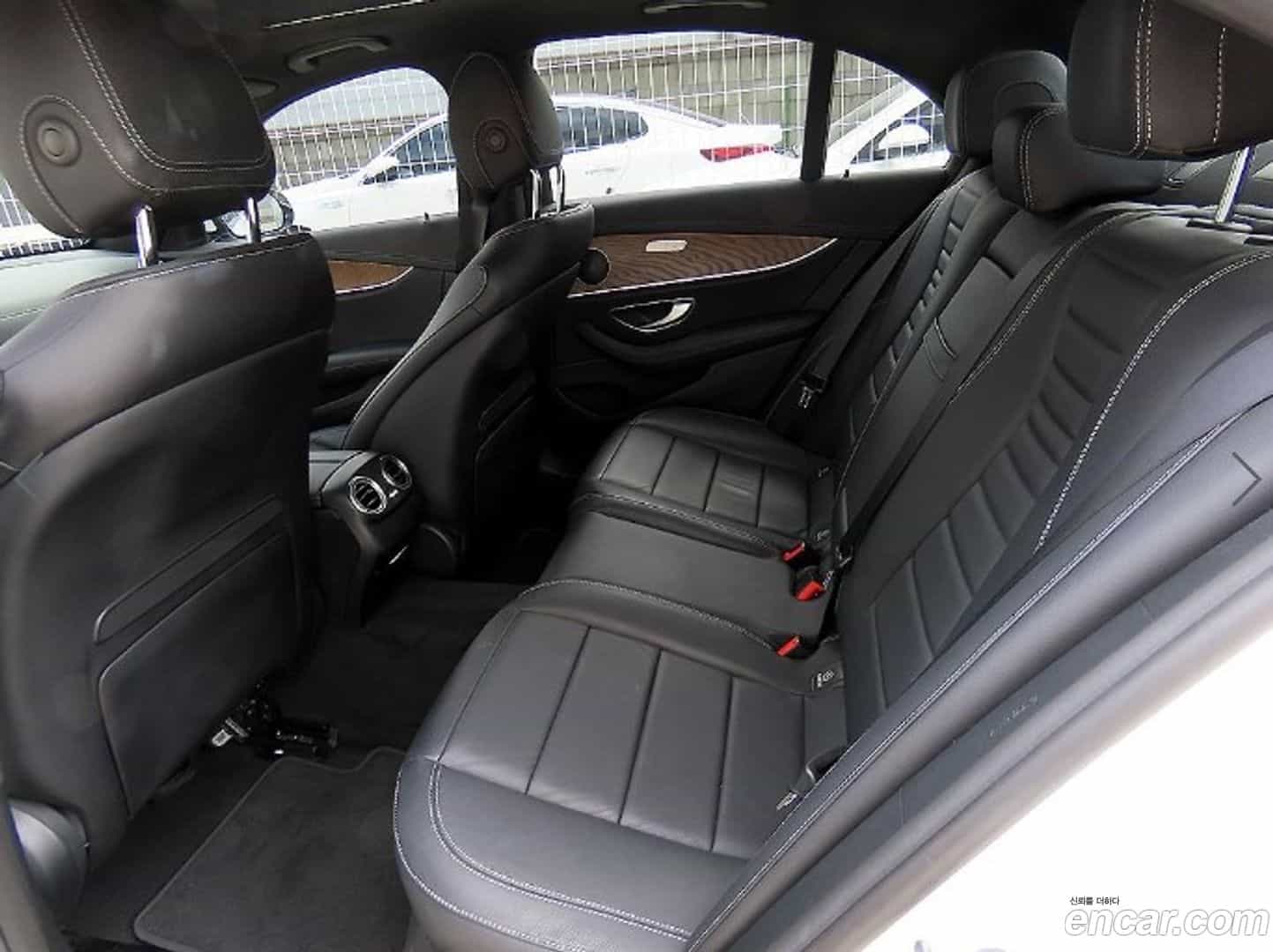 E-Class Mercedes-Benz 2022.8-OUTER-006