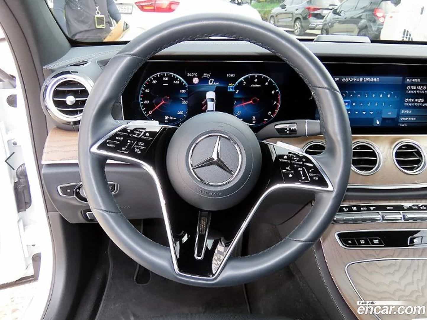 E-Class Mercedes-Benz 2022.8-INNER-008