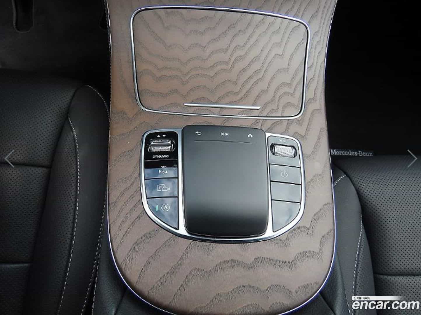 E-Class Mercedes-Benz 2022.8-OPTION-016