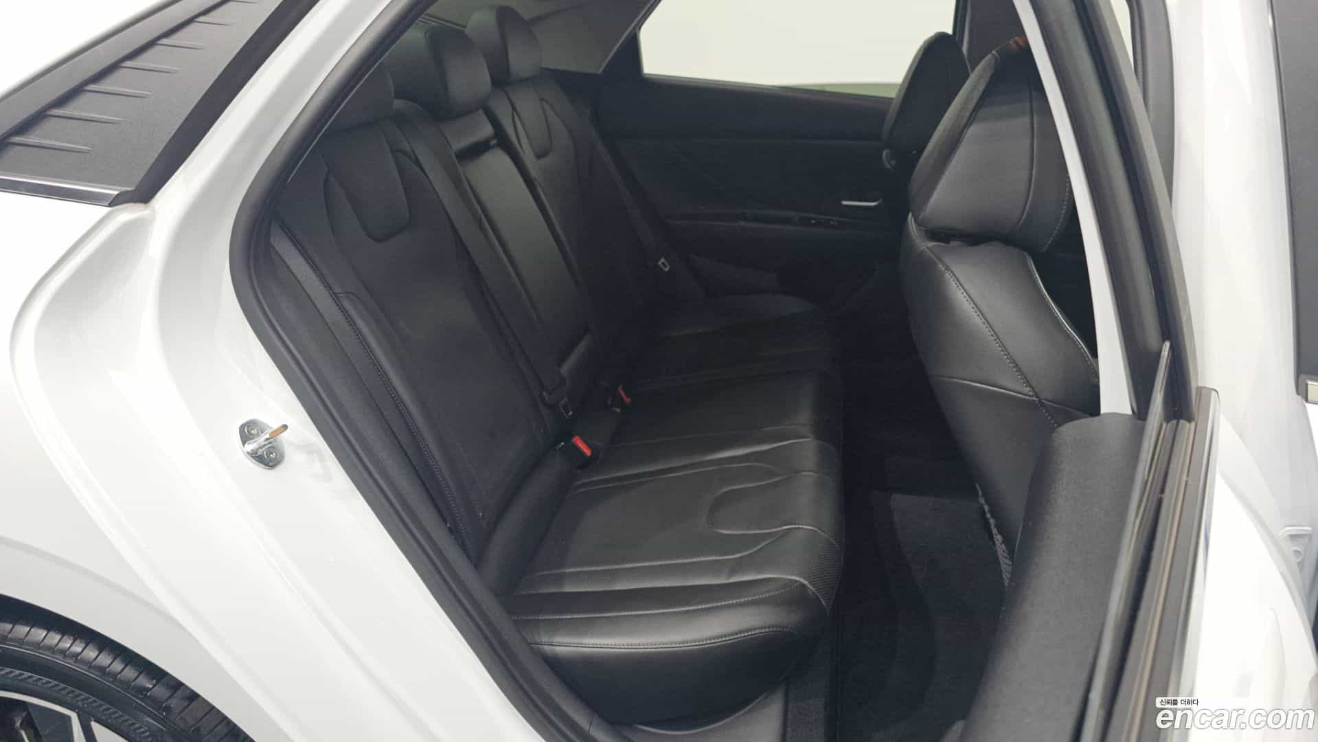 AVANTE Hyundai 2020.4-OPTION-015
