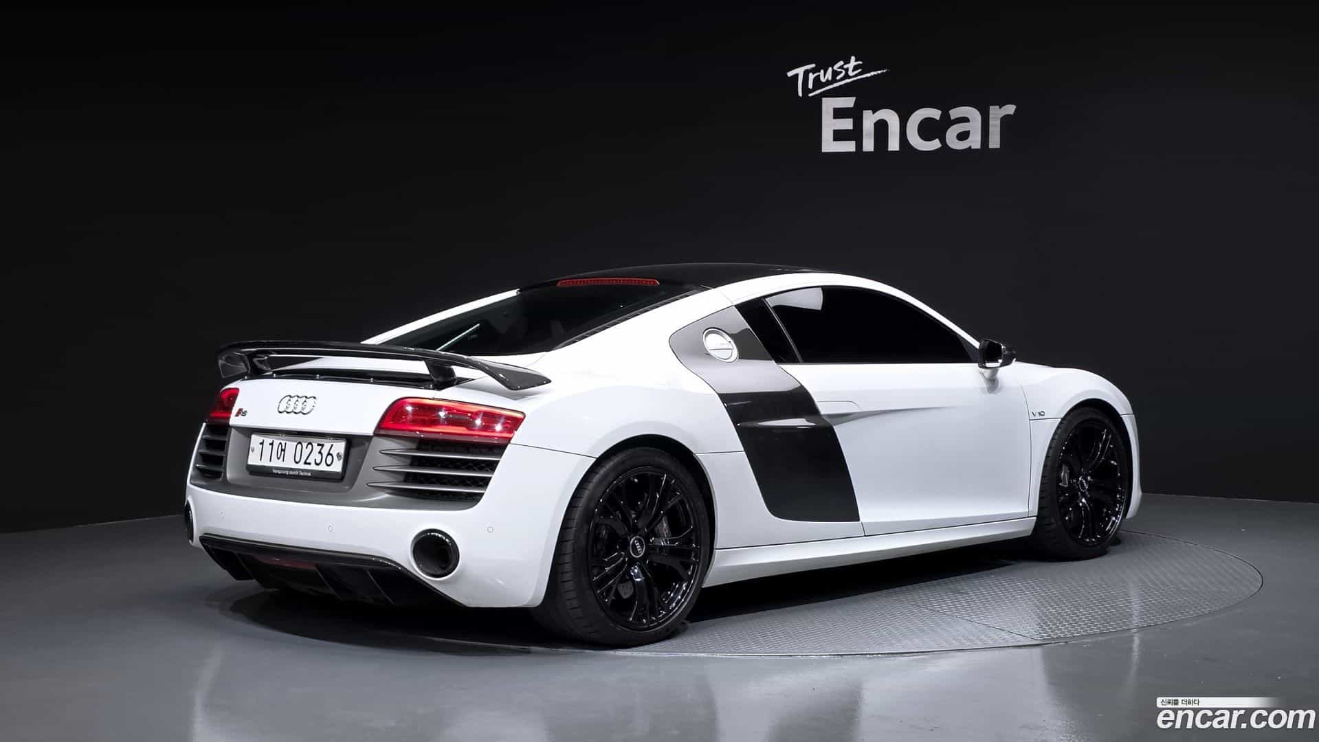 R8 Audi 2015.11-OUTER-002
