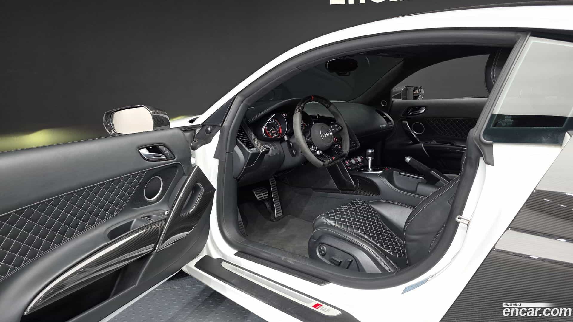 R8 Audi 2015.11-INNER-010