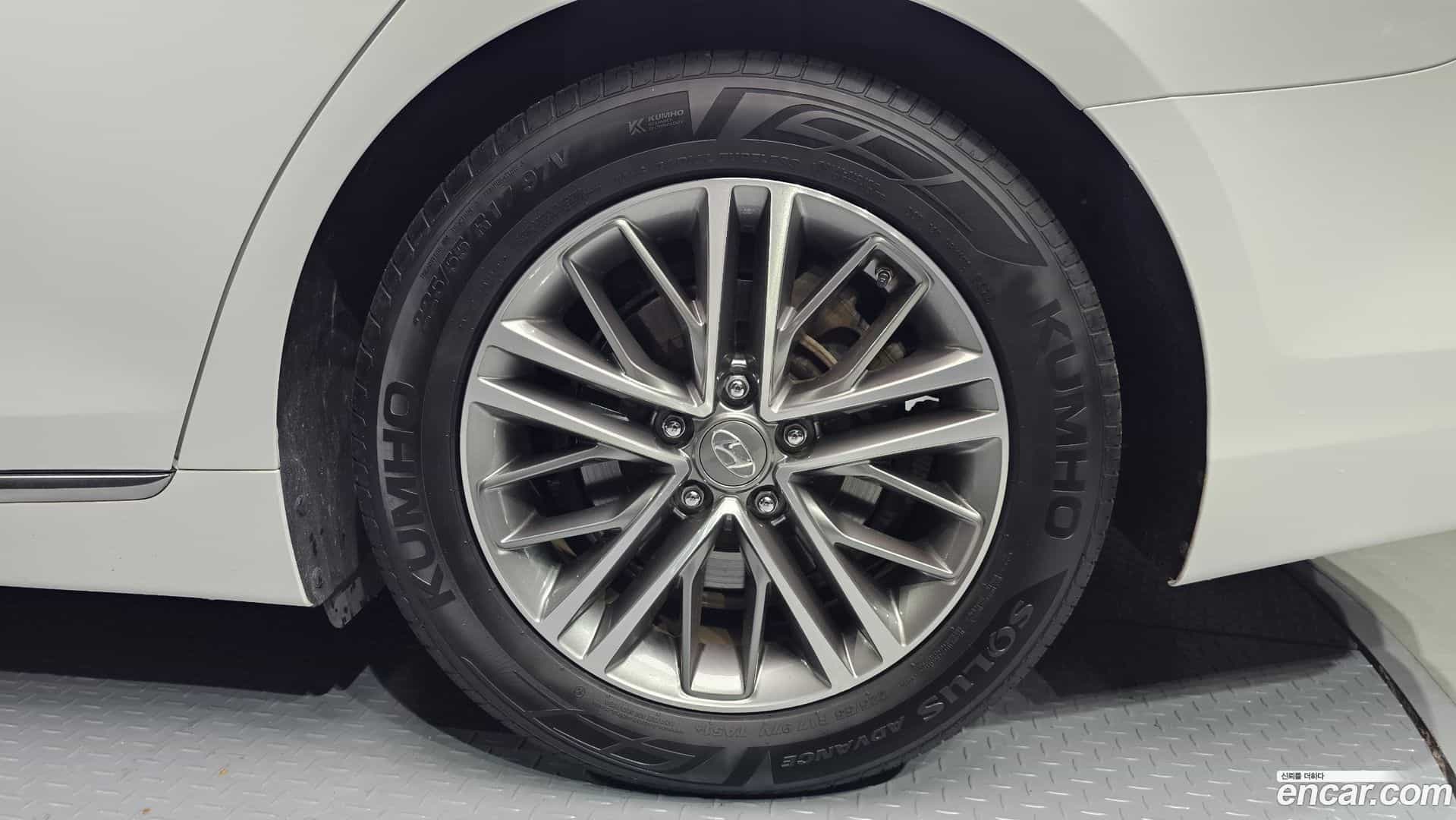 Grandeur Hyundai 2019.1-OUTER-031