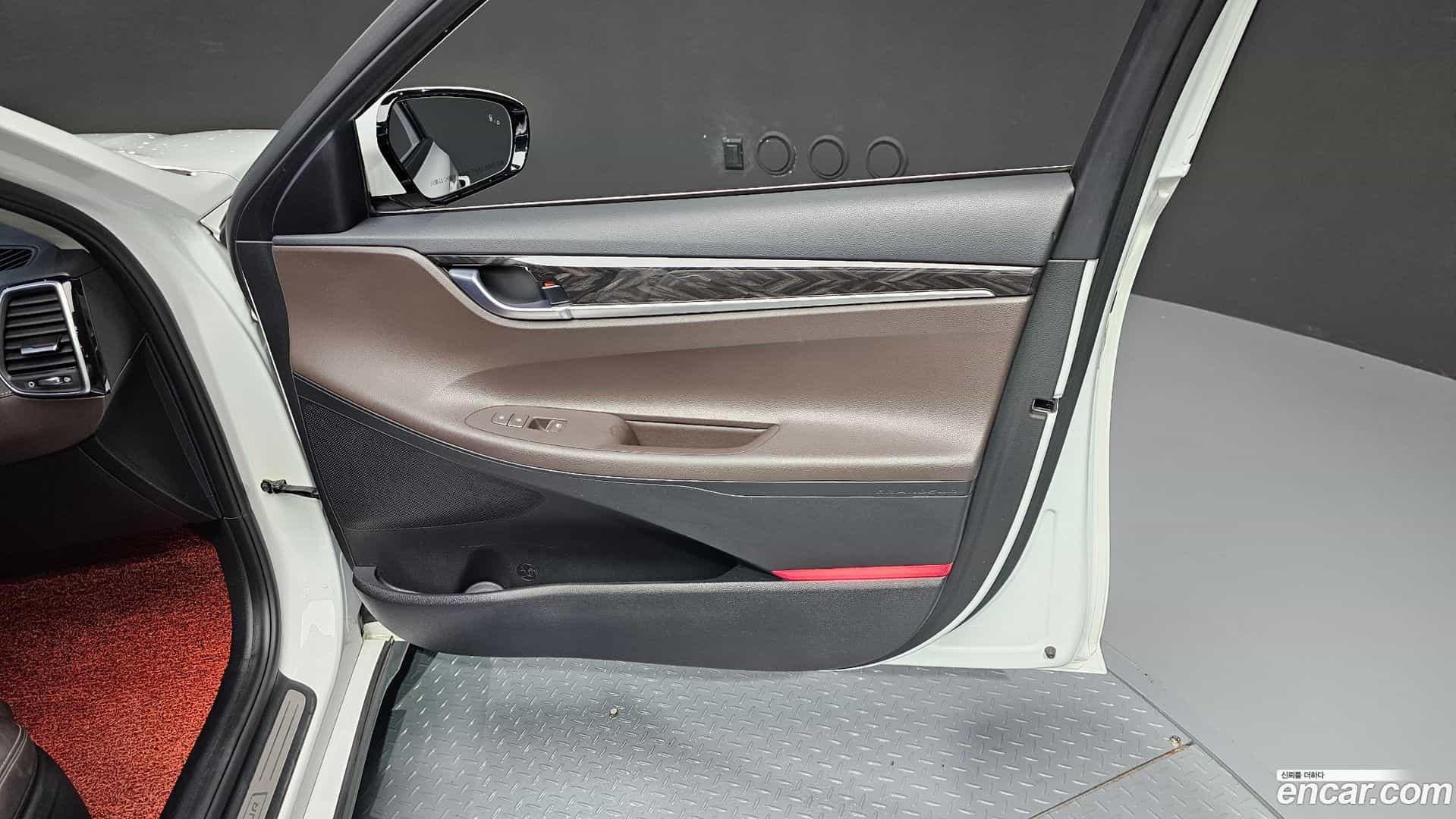 Grandeur Hyundai 2019.1-OPTION-041