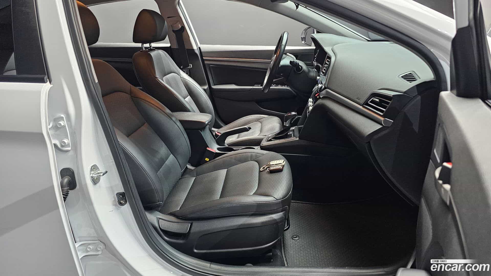 AVANTE Hyundai 2019.11-OPTION-015