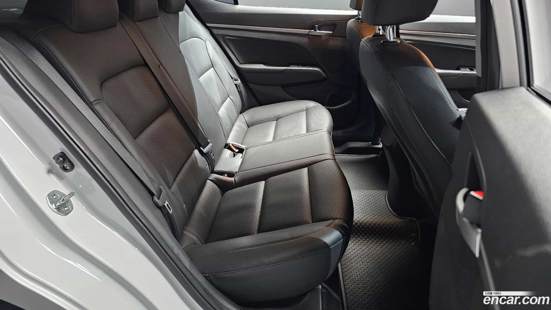 AVANTE Hyundai 2019.11-OPTION-016