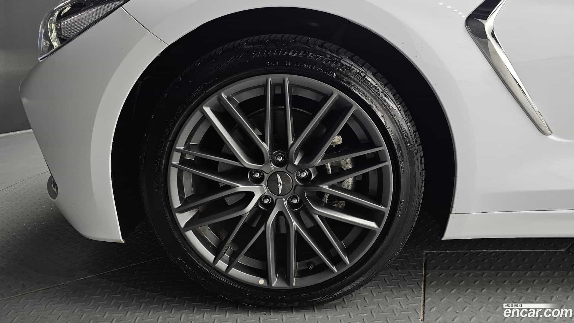 G70 Genesis 2018.0-OUTER-005