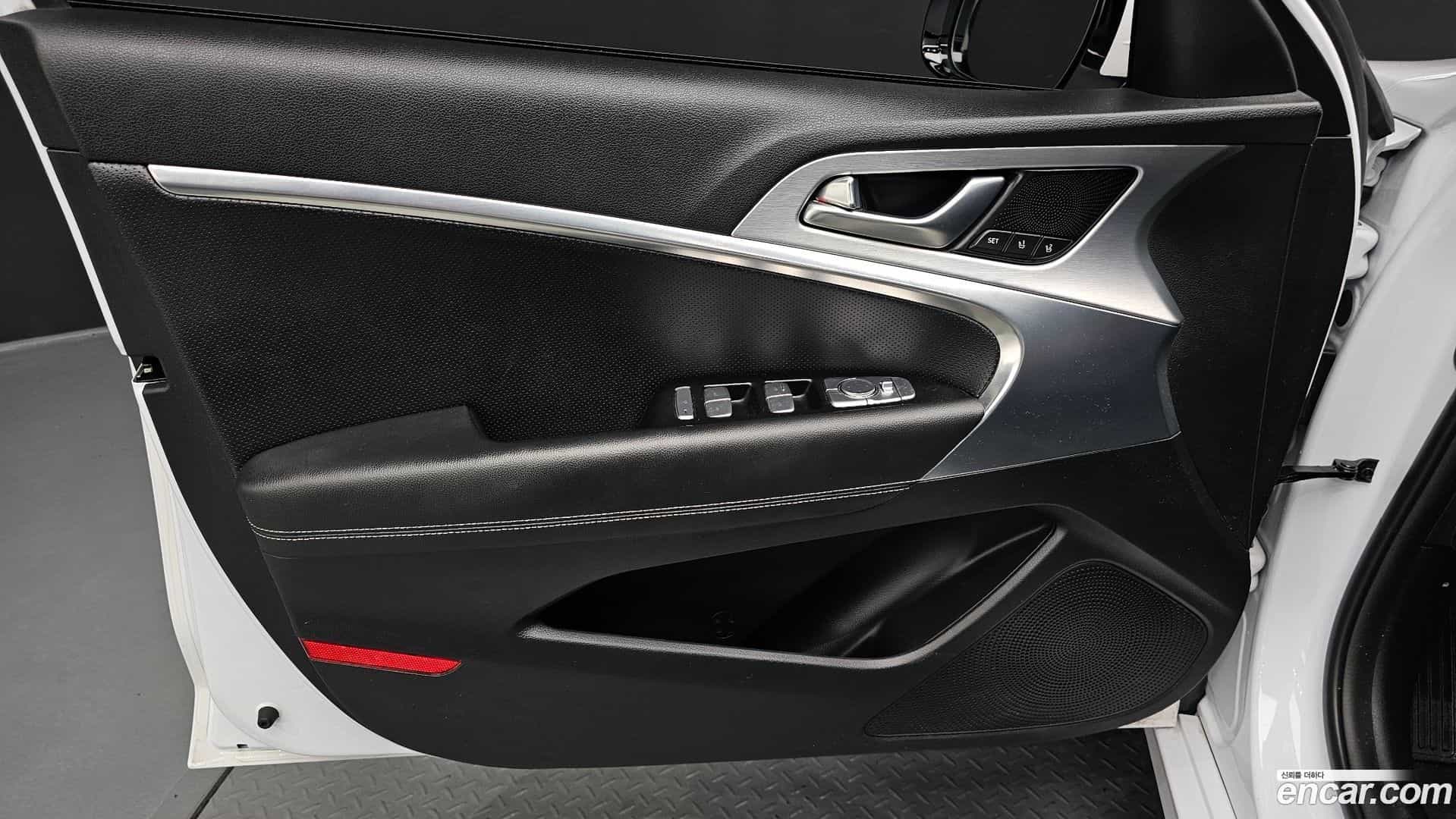 G70 Genesis 2018.0-INNER-034