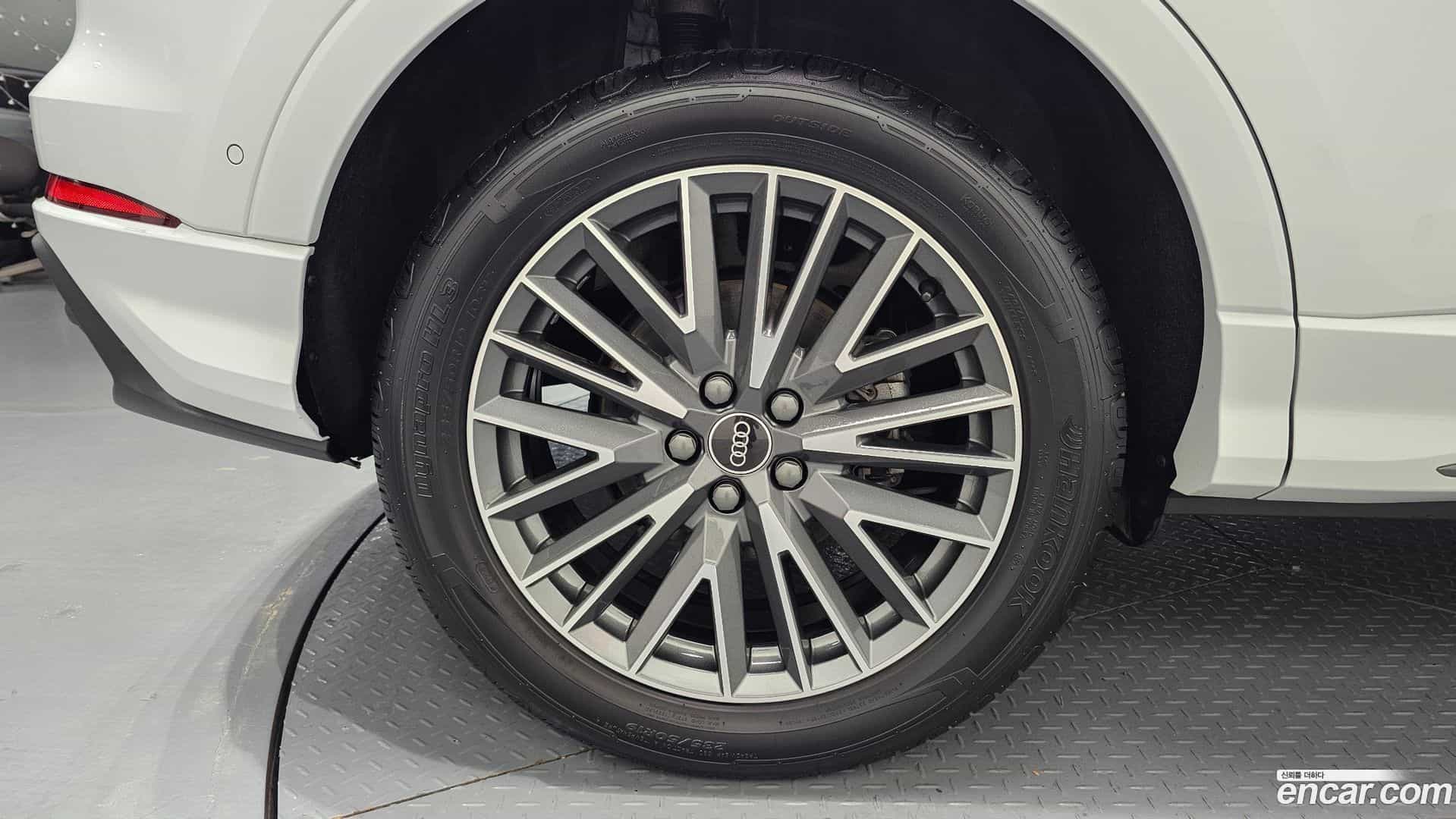 Q3 Audi 2022.5-OUTER-005