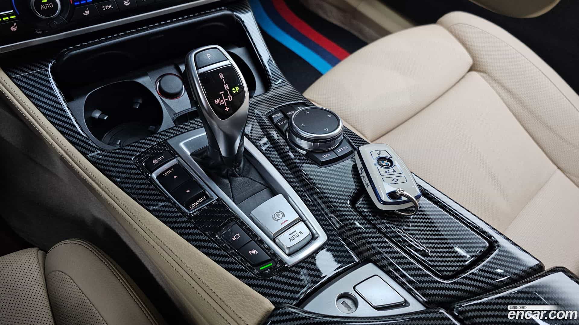 5-Series BMW 2015.6-INNER-009