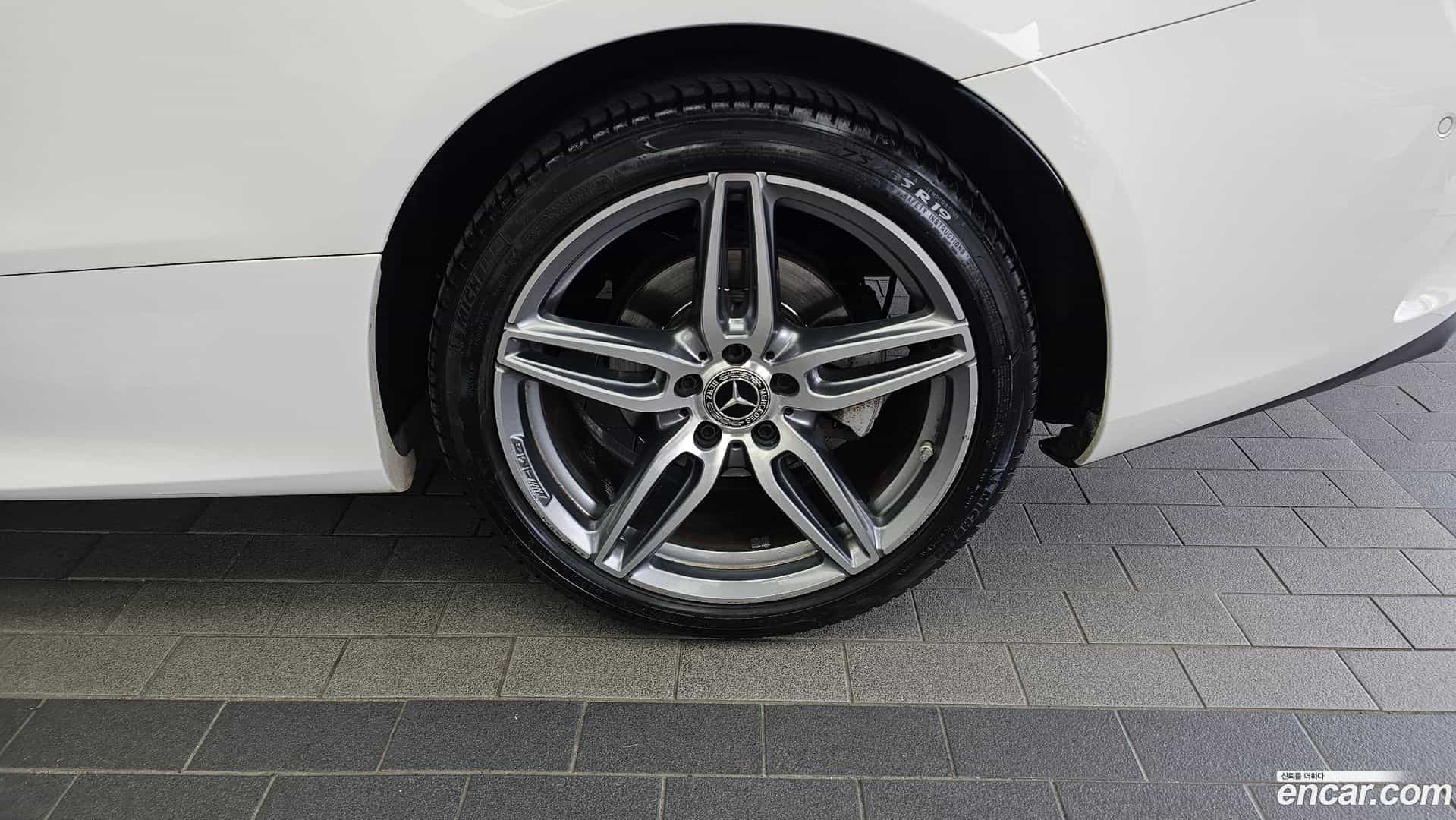 E-Class Mercedes-Benz 2017.6-OUTER-031