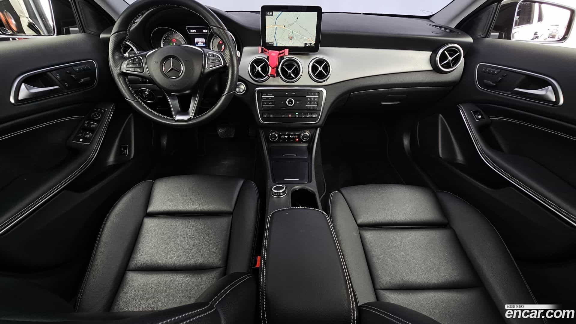 GLA-Class Mercedes-Benz 2016.11-INNER-007