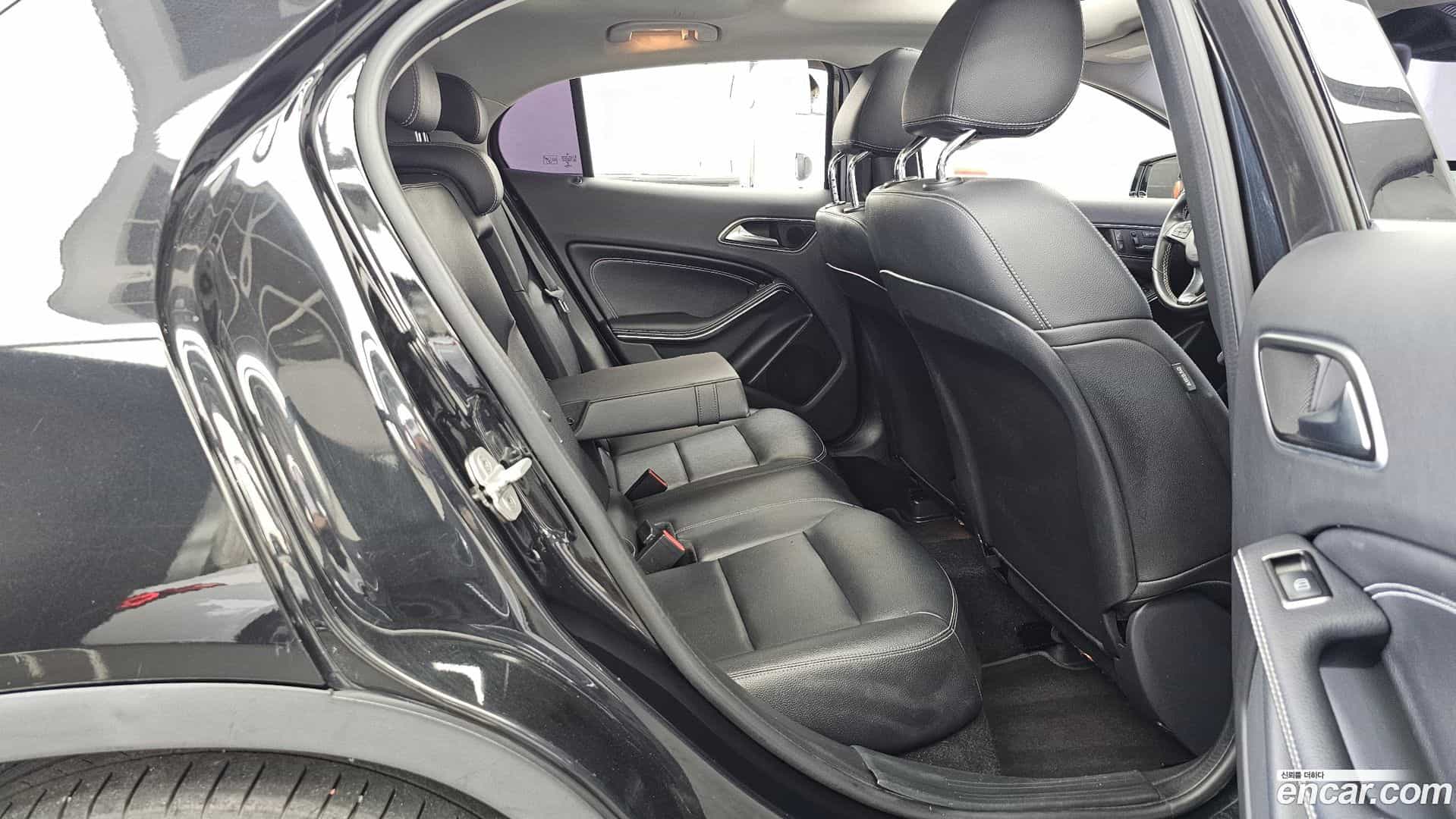 GLA-Class Mercedes-Benz 2016.11-OPTION-016