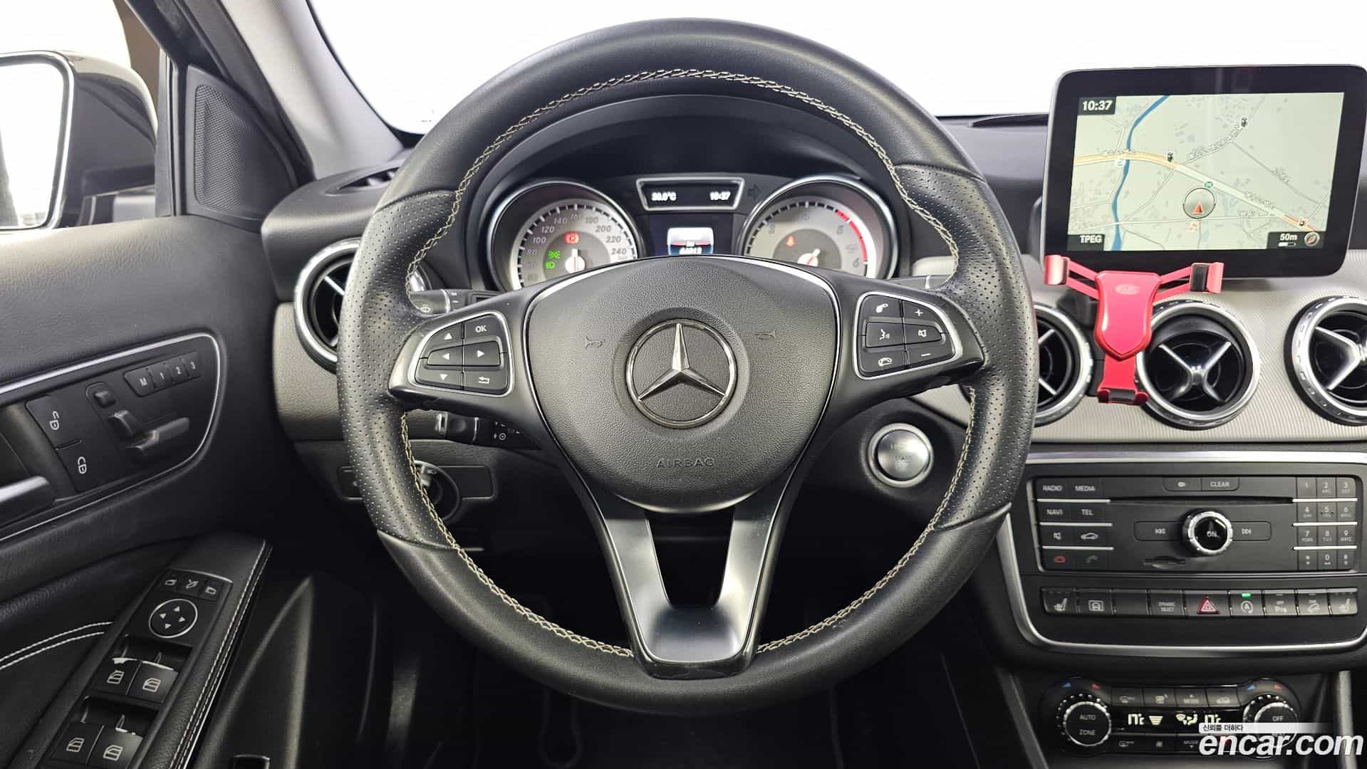 GLA-Class Mercedes-Benz 2016.11-OPTION-017