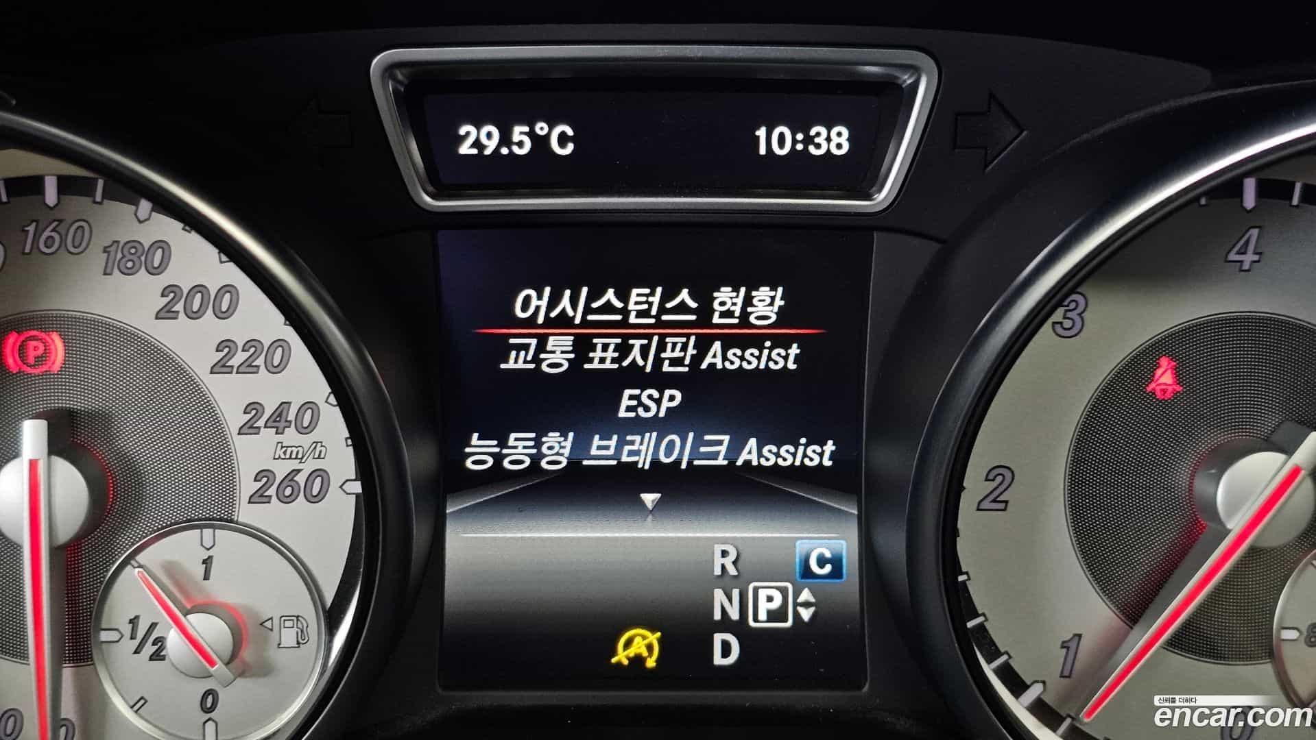 GLA-Class Mercedes-Benz 2016.11-OPTION-020