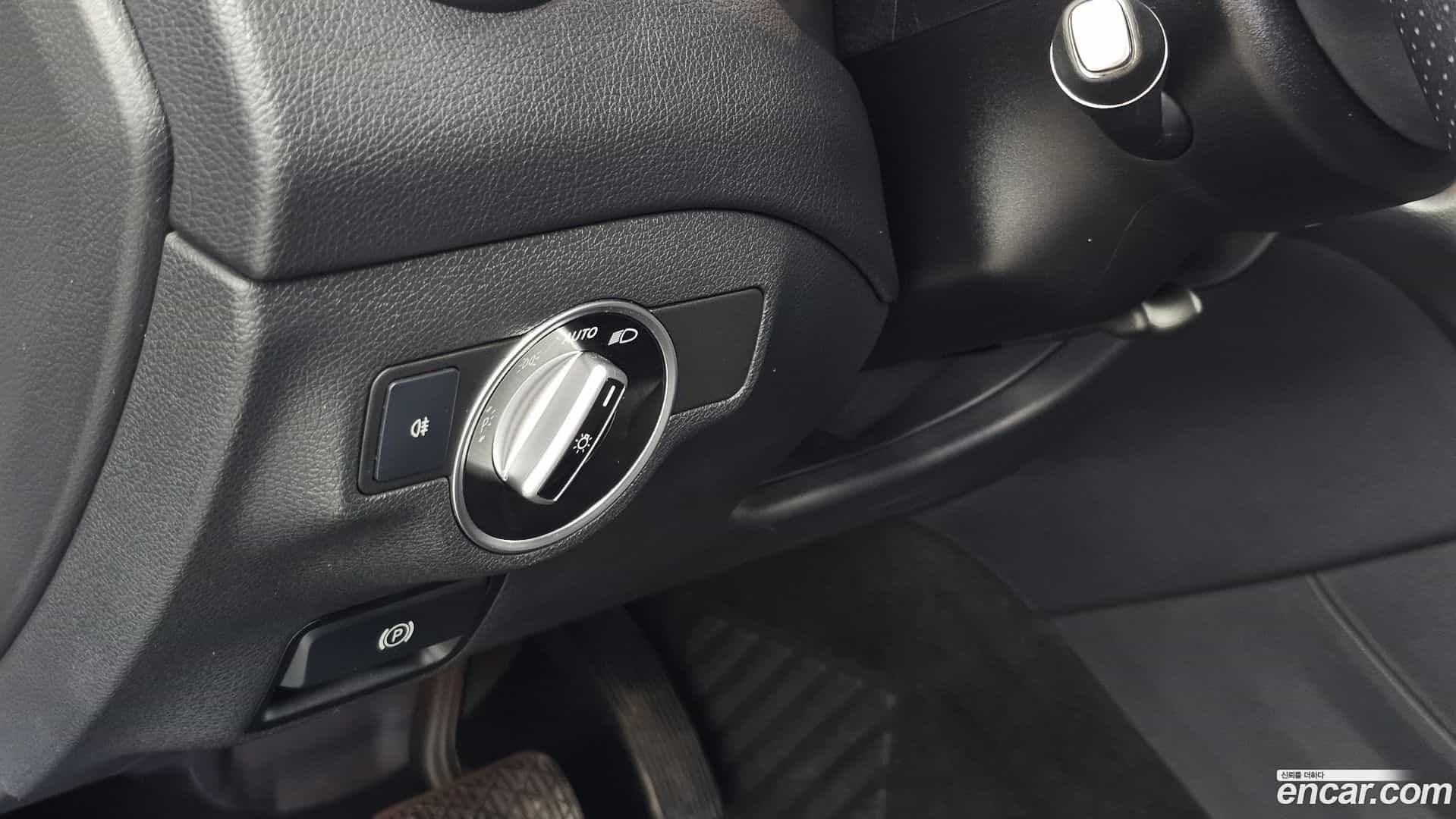 GLA-Class Mercedes-Benz 2016.11-OPTION-022