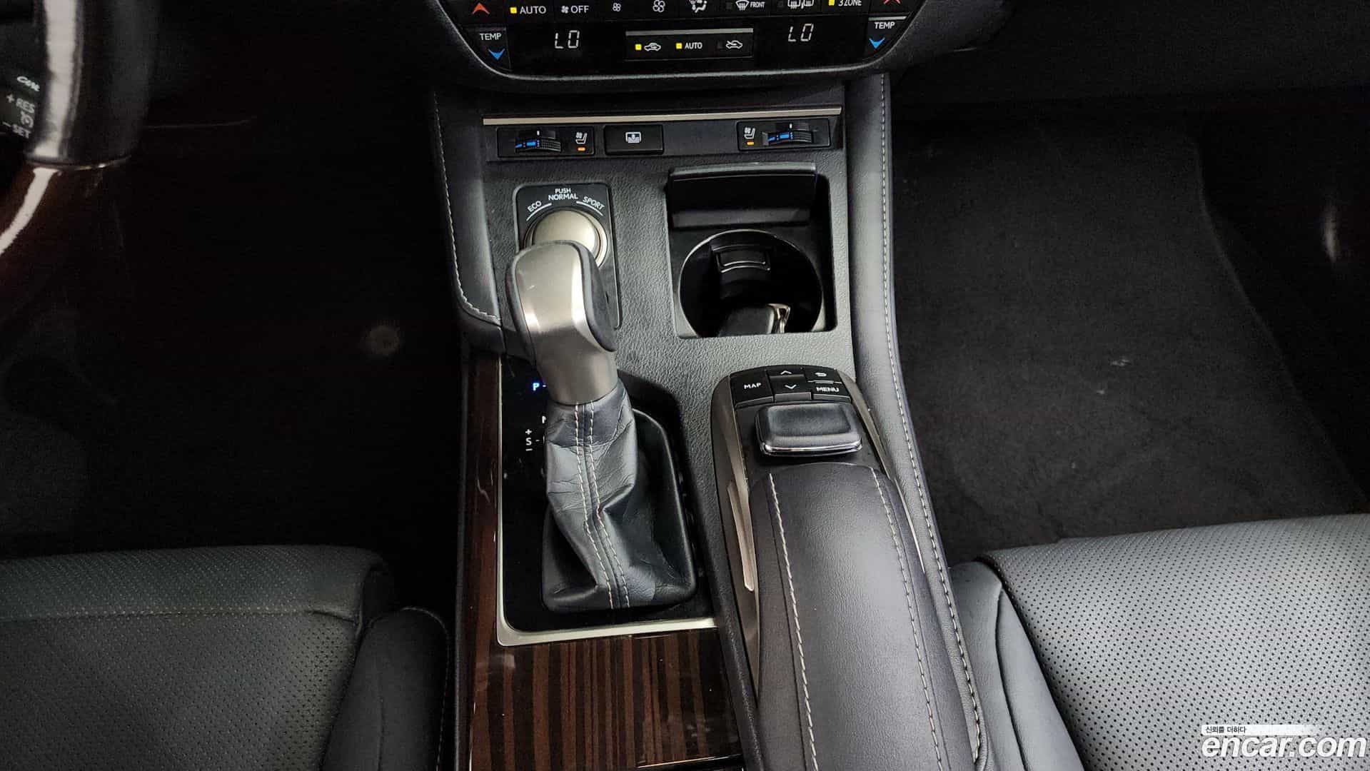 ES Lexus 2017.3-INNER-009