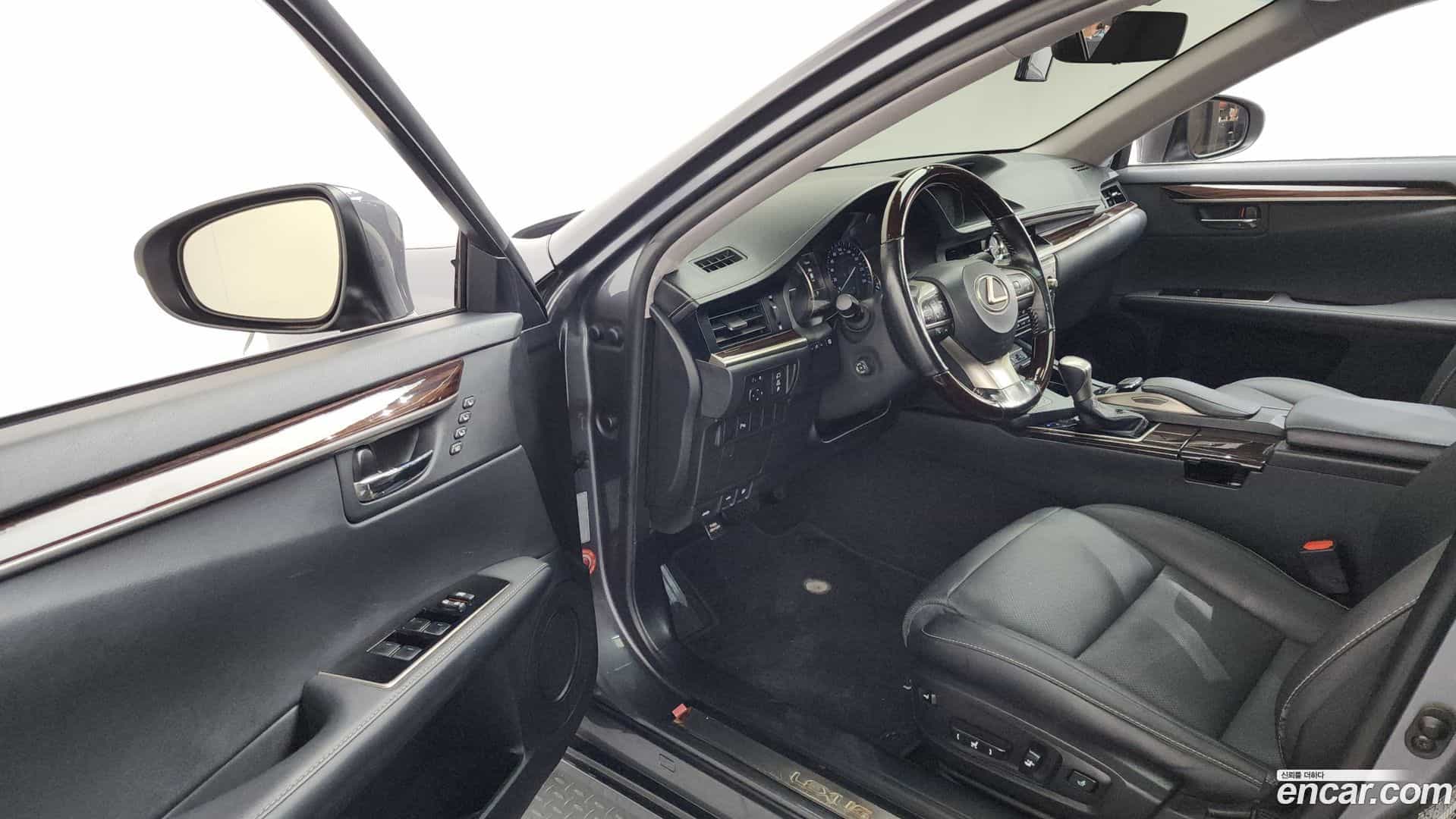 ES Lexus 2017.3-INNER-010