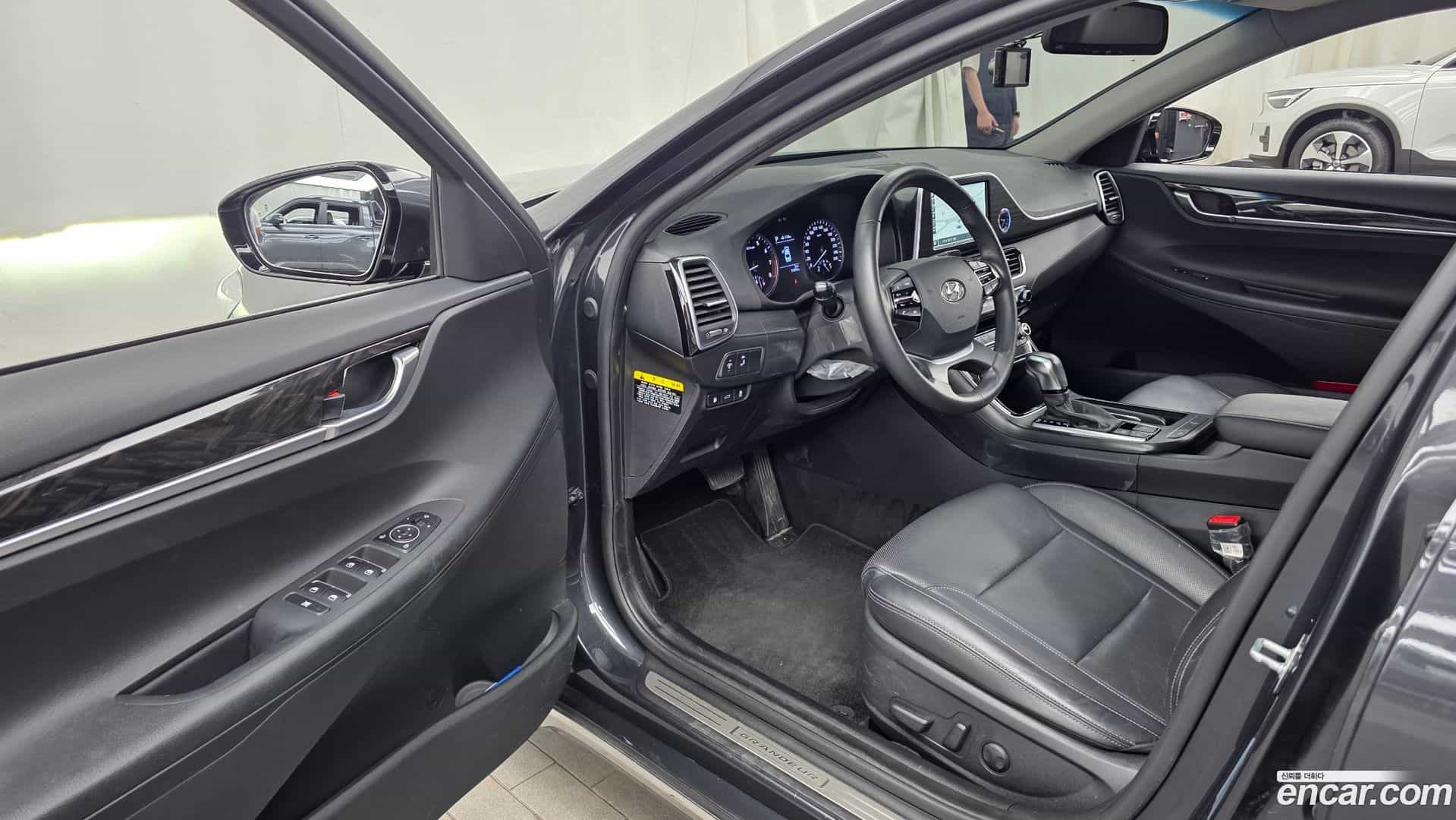 Grandeur Hyundai 2017.0-INNER-010