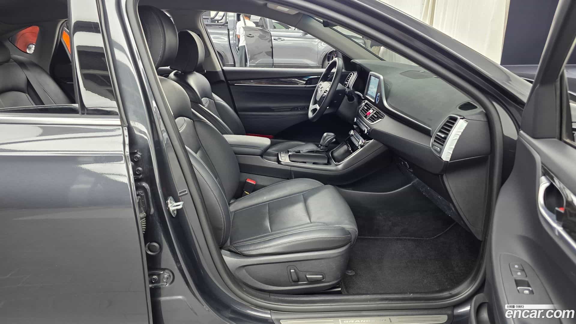 Grandeur Hyundai 2017.0-OPTION-015