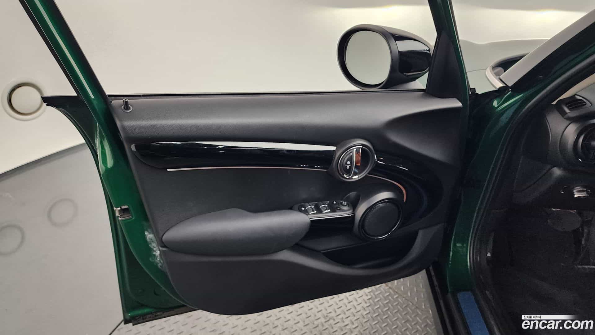 Cooper Mini 2022.5-INNER-034