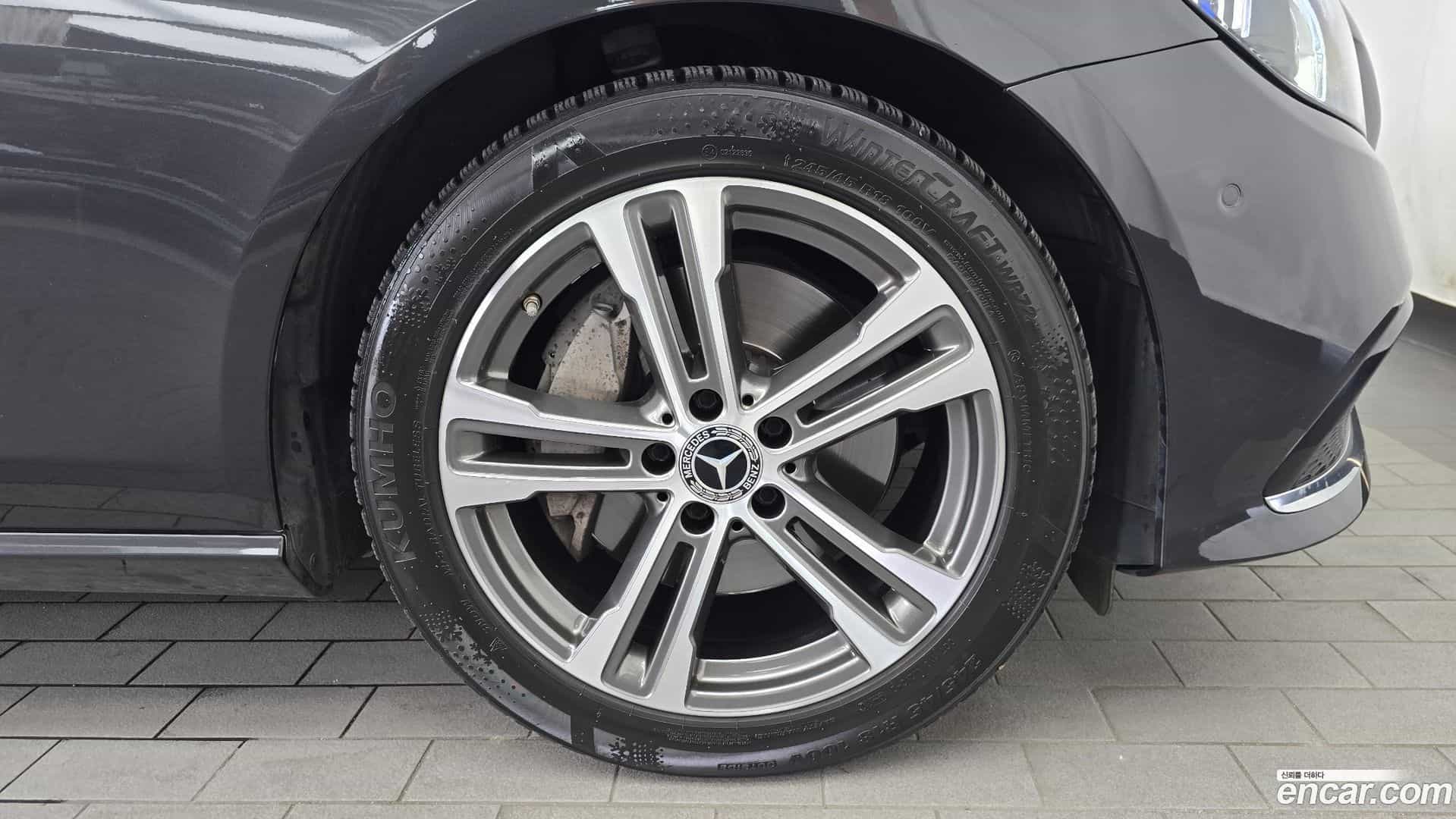 E-Class Mercedes-Benz 2022.4-OUTER-031