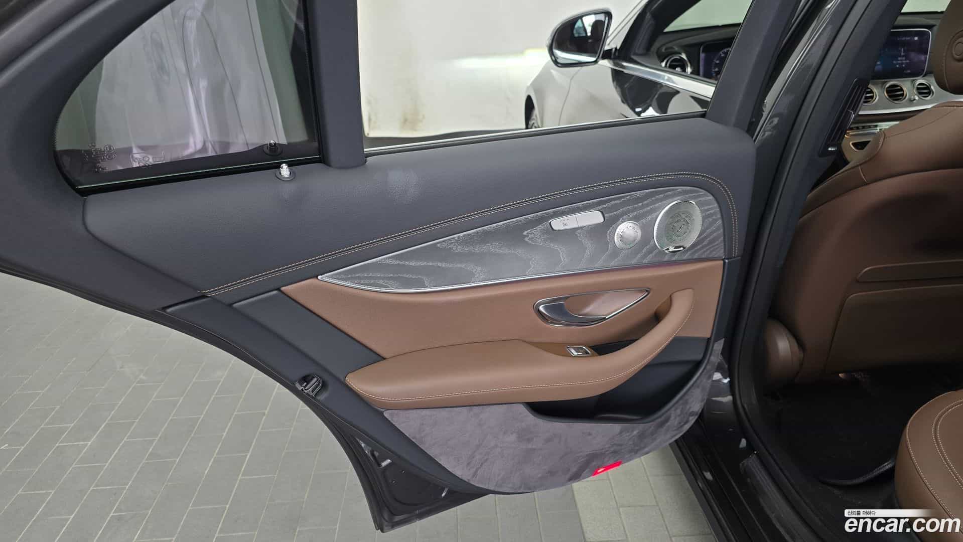 E-Class Mercedes-Benz 2022.4-INNER-035