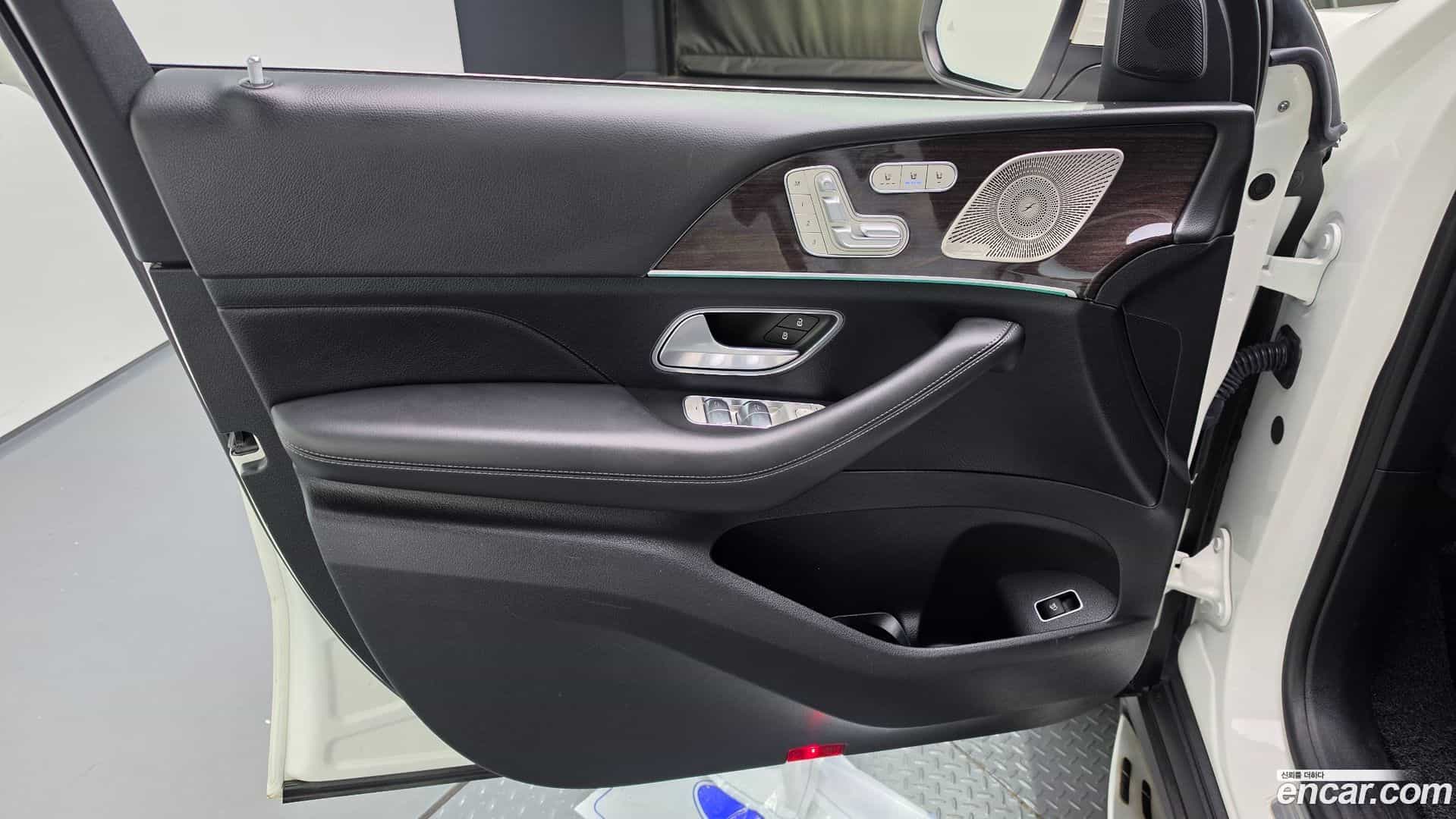 GLE-Class Mercedes-Benz 2021.4-INNER-034