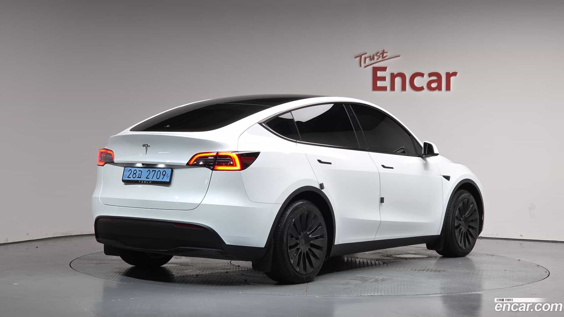 Model Y Tesla 2023.10-OUTER-002
