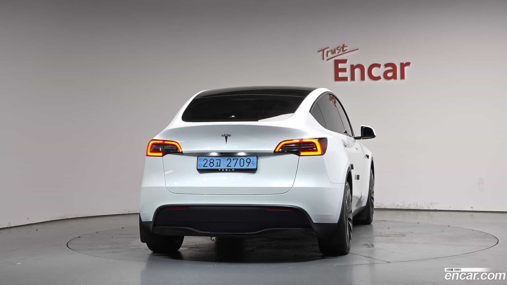 Model Y Tesla 2023.10-OUTER-004