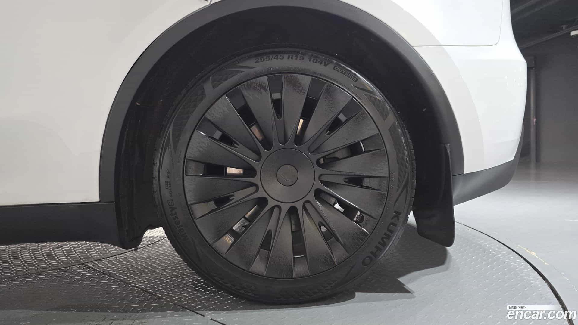 Model Y Tesla 2023.10-OUTER-031