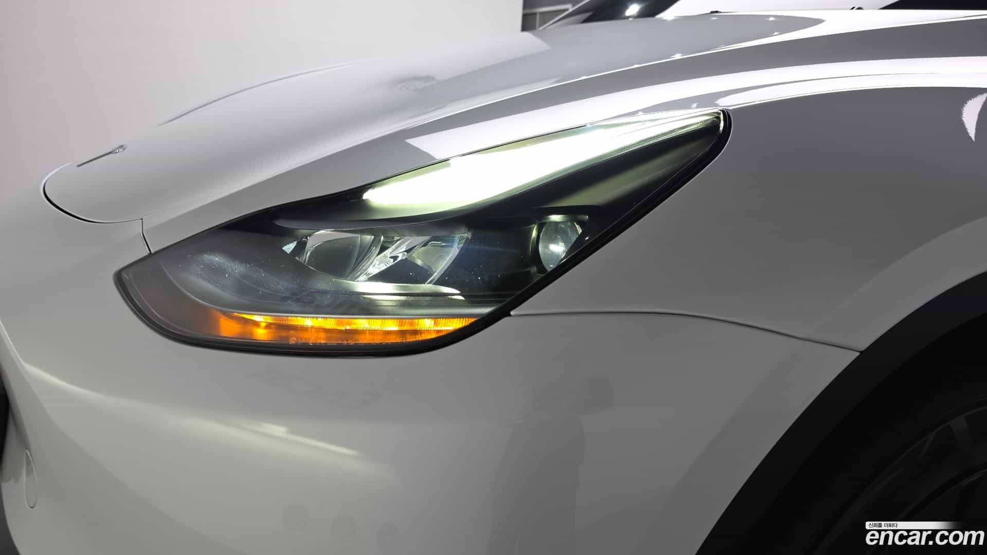 Model Y Tesla 2023.10-OUTER-032