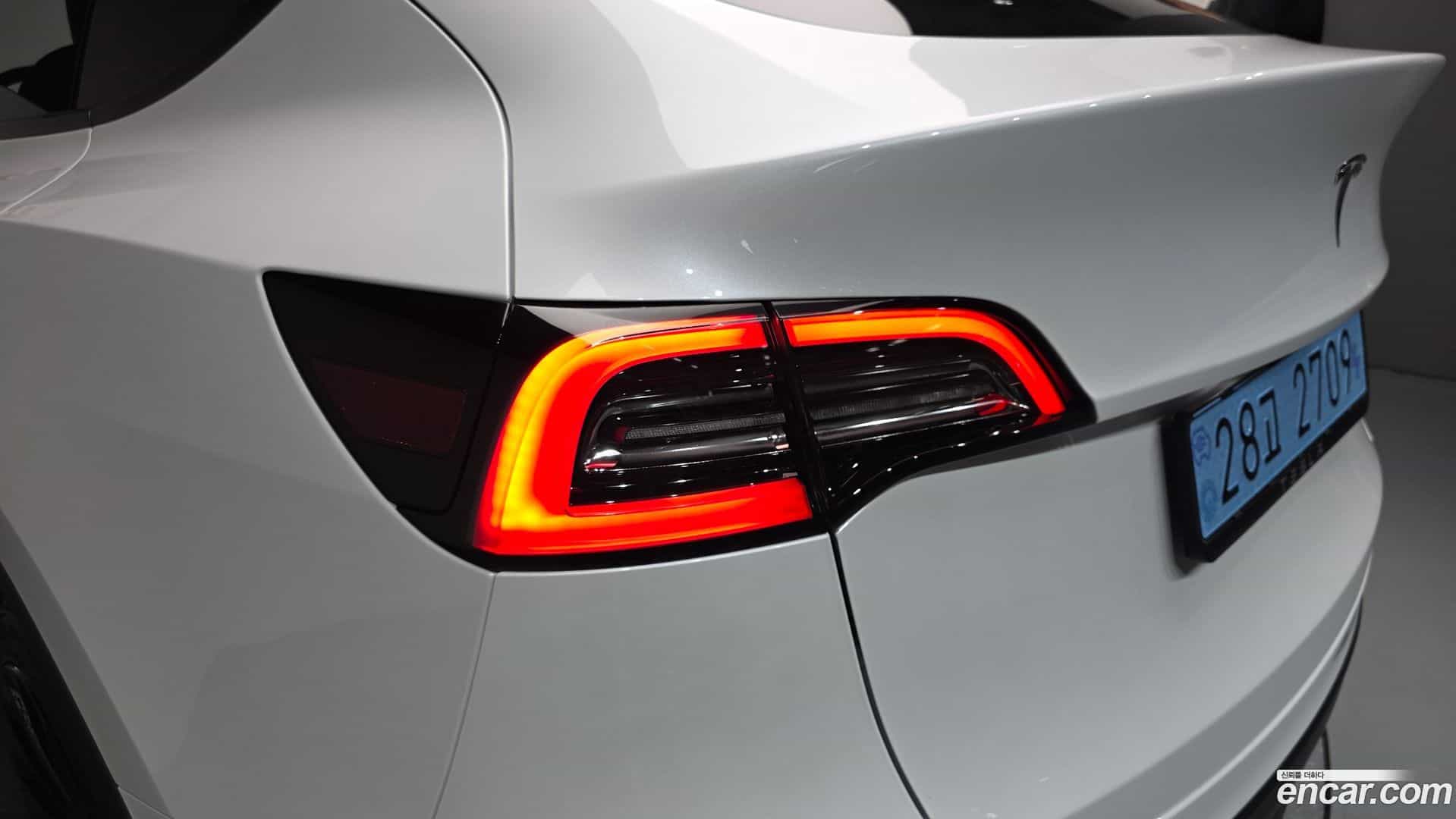 Model Y Tesla 2023.10-OUTER-033