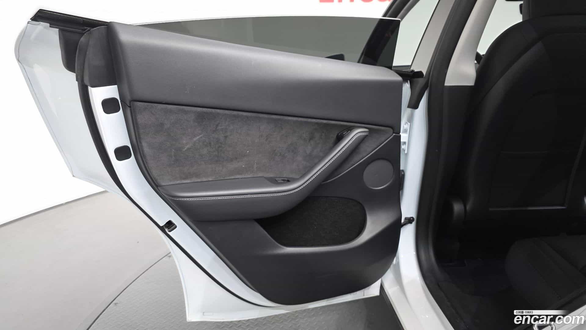 Model Y Tesla 2023.10-INNER-035