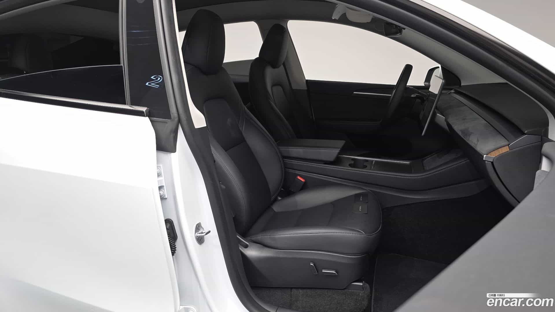 Model Y Tesla 2023.10-INNER-036