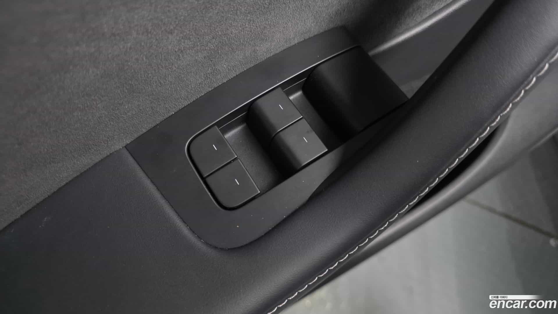 Model Y Tesla 2023.10-OPTION-041