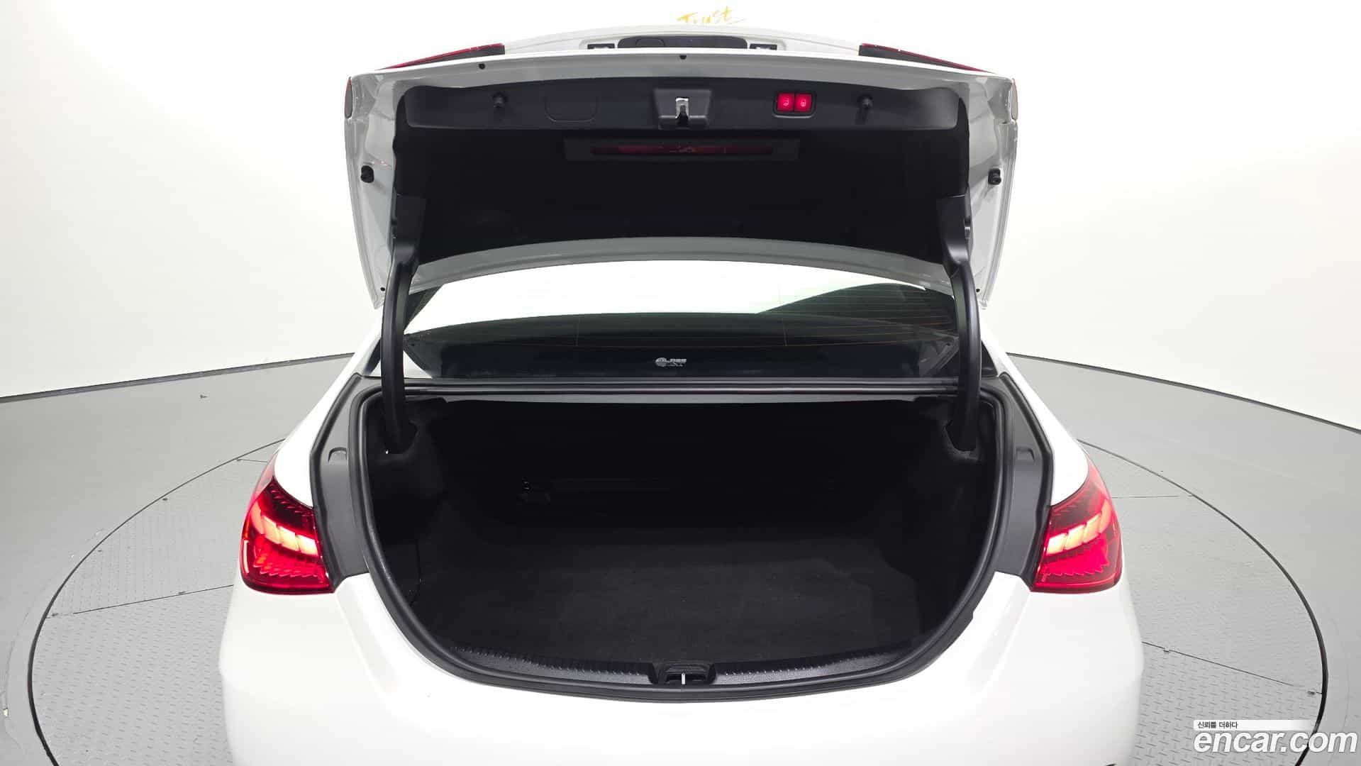 C-Class Mercedes-Benz 2022.4-OPTION-024