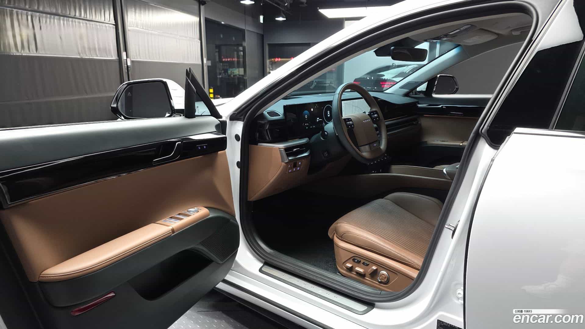 Grandeur Hyundai 2023.11-INNER-010