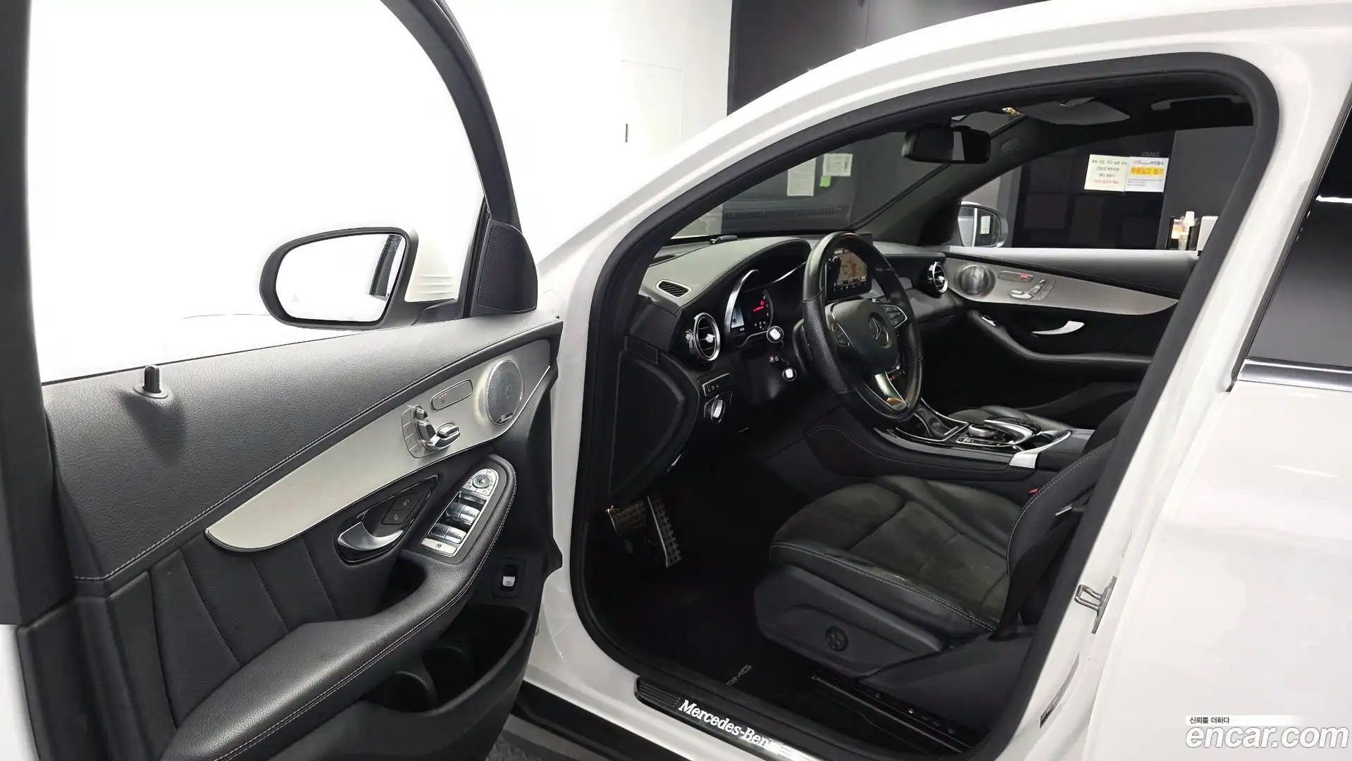 GLC-Class Mercedes-Benz 2019.5-INNER-010