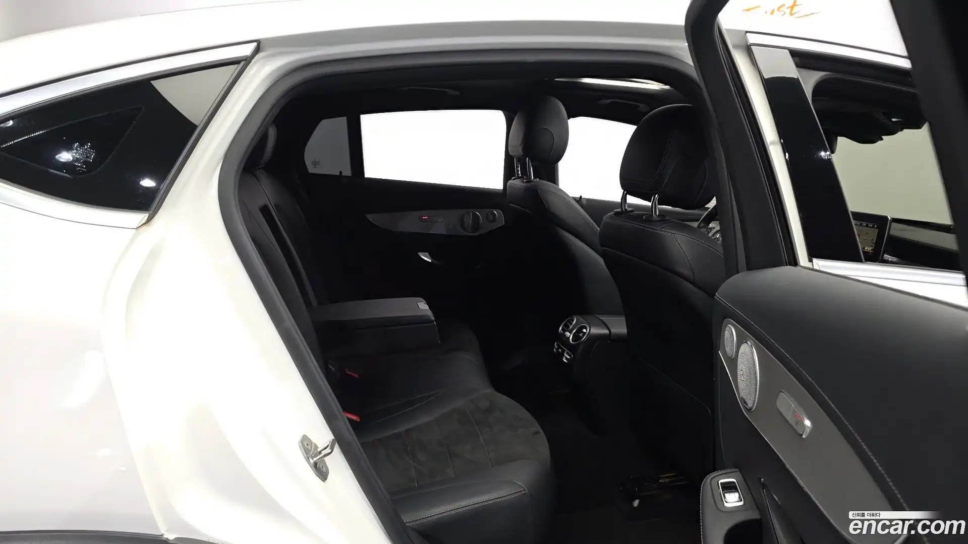 GLC-Class Mercedes-Benz 2019.5-OPTION-016
