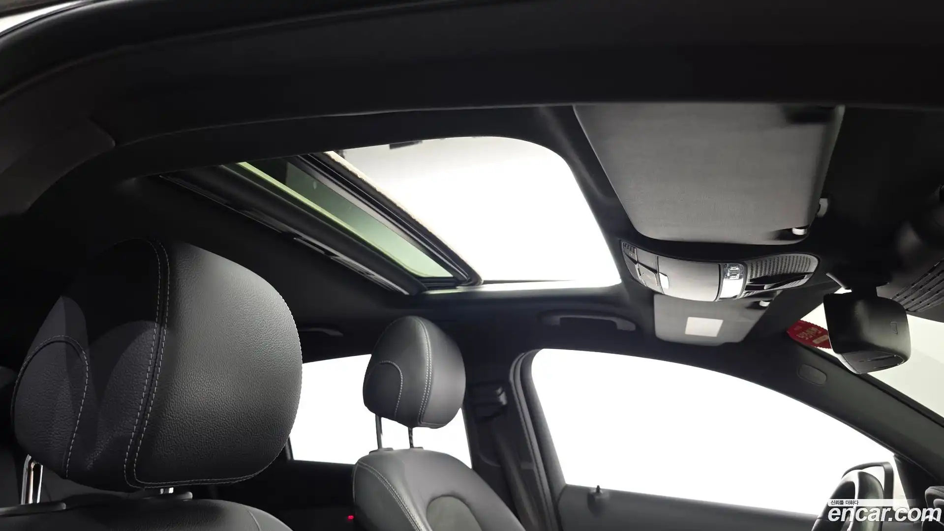 GLC-Class Mercedes-Benz 2019.5-OPTION-024