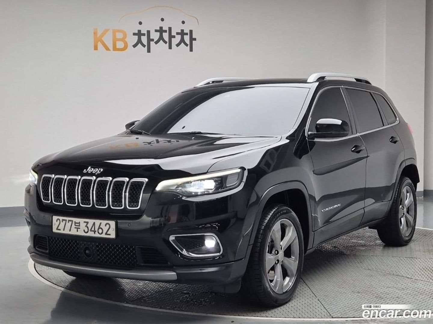 Main__Slider__Photo:Cherokee Jeep 2020.5-0