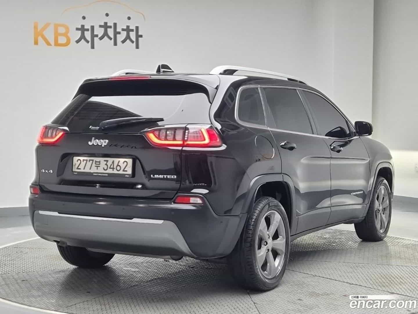 Cherokee Jeep 2020.5-OUTER-002