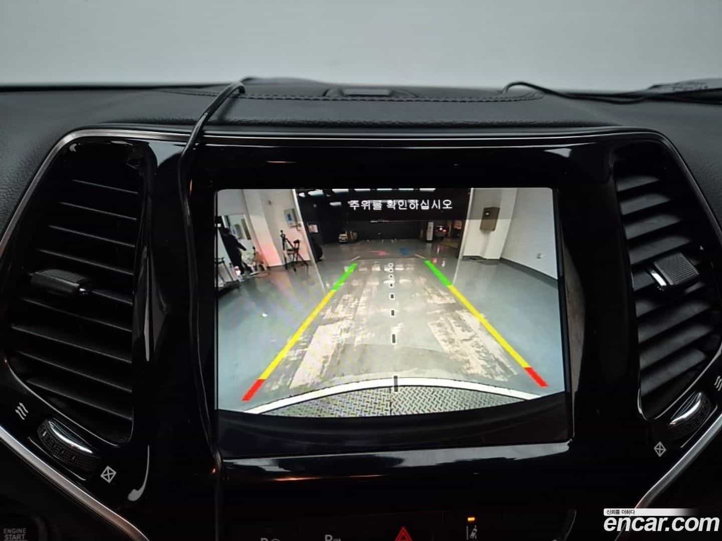 Cherokee Jeep 2020.5-INNER-008